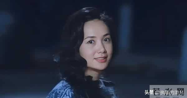 59 岁蒋雯丽在街头被偶遇，又瘦又老，一代女神也老了