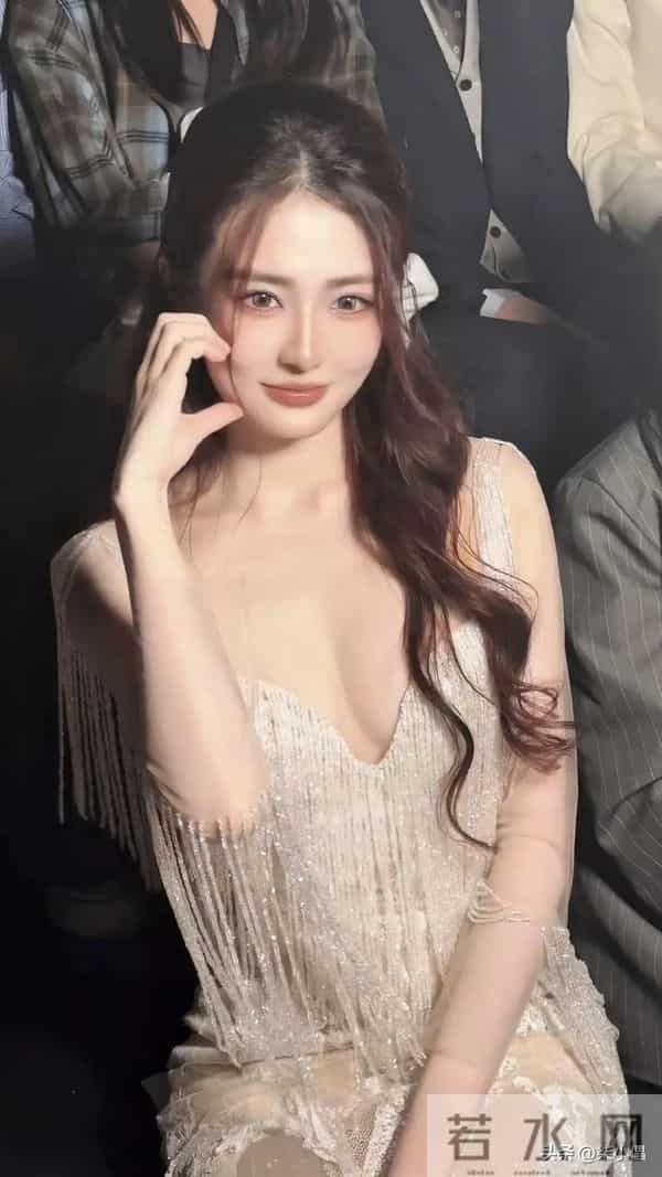 徐璐｜最近很出圈，很性感