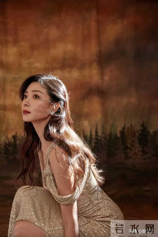 难得一见！长发万茜太绝，美到失语