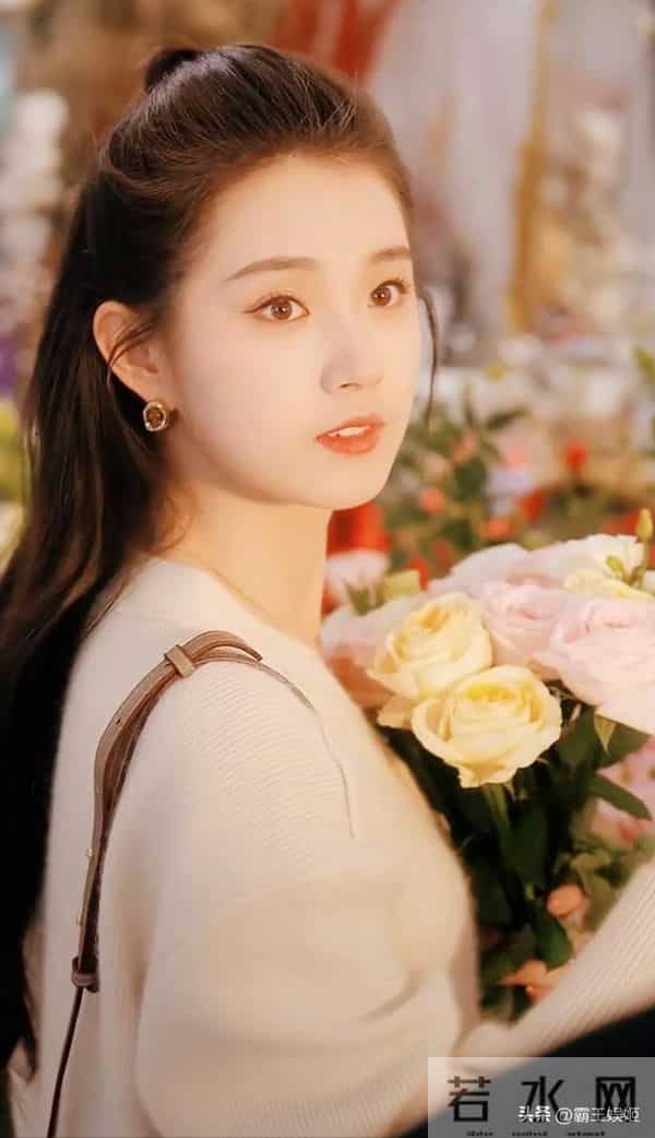 刘诗诗怎么也没想到，曾给她演丫鬟的女孩，在另一个赛道成了顶流