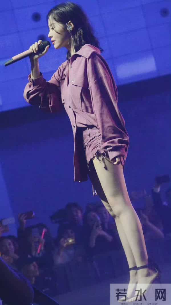 张靓颖绝对好腿