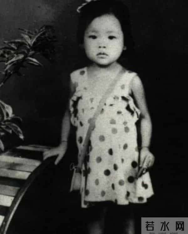 成龙时隔多年回忆邓丽君：她是一个很好的女孩，更显得我一无是处