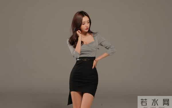 孙允珠『银河缎面轻滑低领纽花职业裙』