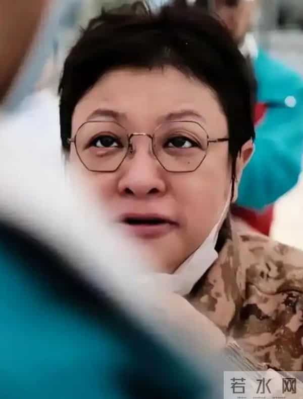 人在做天在看，韩红五年前被网友举报私吞巨款 如今坐着也有“错”