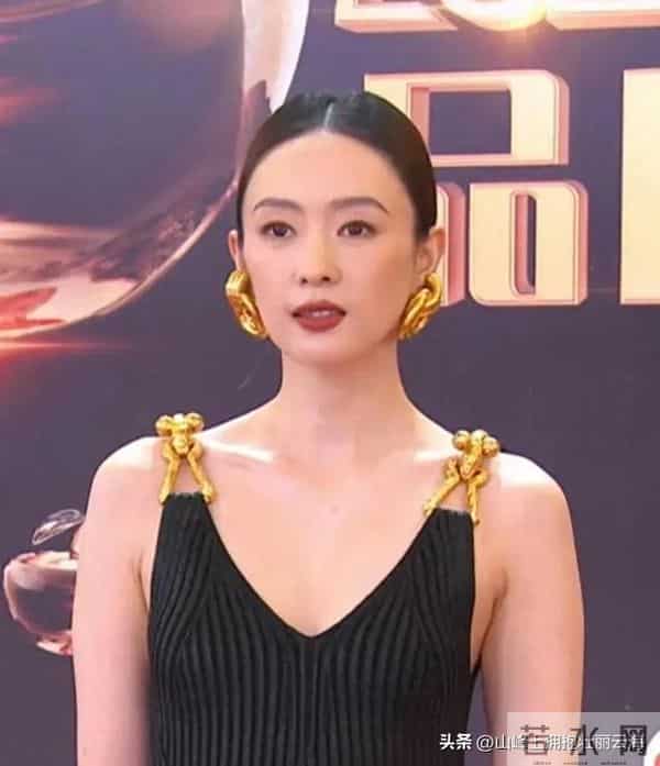 上海那夜，童瑶尽显身材，马伊琍唇妆发亮，关晓彤又“丑出圈”