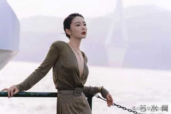 高叶新造型杀疯：“大嫂”的闪裙红唇，贵气是装不出来的