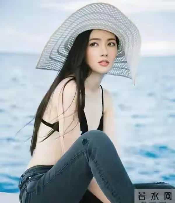 郭碧婷海边大秀好身材