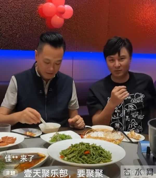 上海主持人朱桢现状：和二婚妻子生俩娃，47岁转型当俱乐部老板