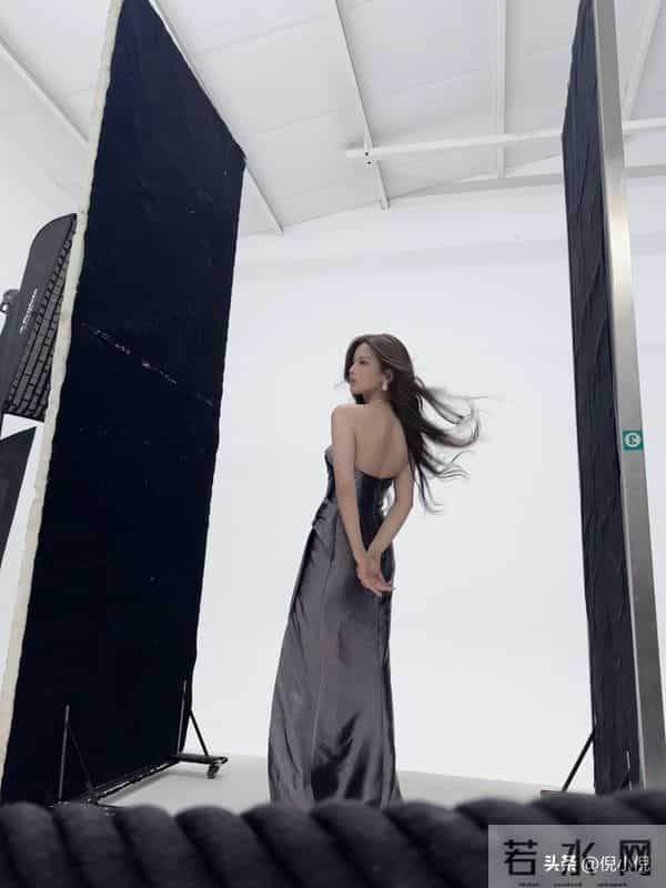 杨超越红毯两套备选也美疯了这勾魂的腿啊