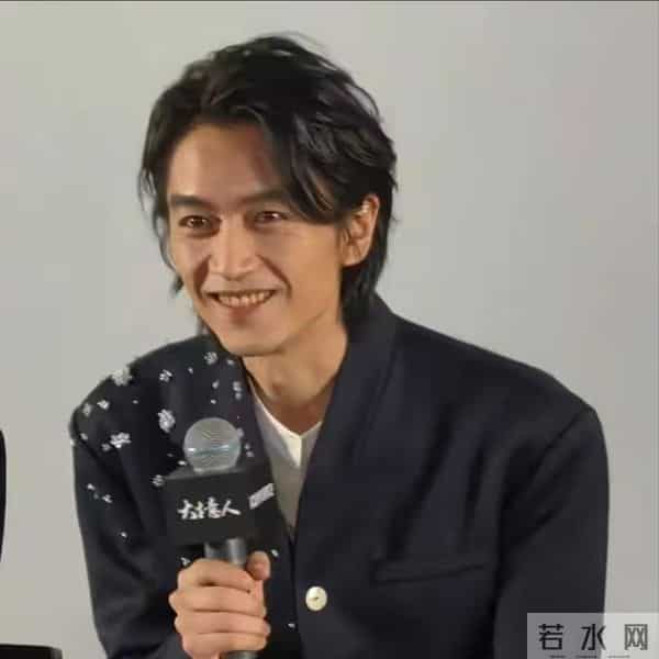 年纪大了就别尬演美男！油光满面脸部肿胀，这是迷倒女人的皮囊？