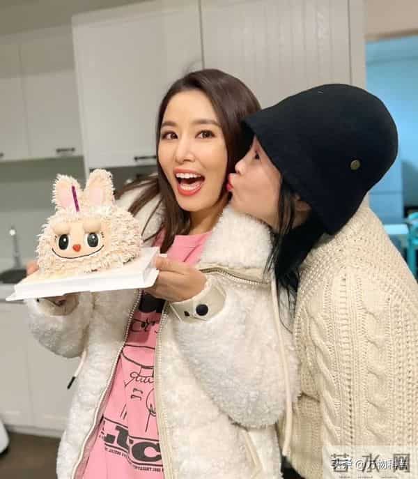 57岁江珊近照曝光，脸垮嘴斜，满头白发，女神成老太，让人太心酸