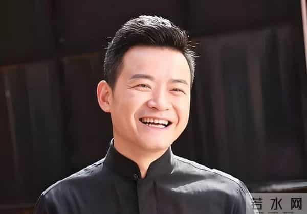 曾是央视名嘴，31岁赴美国，如今50岁现状如何了