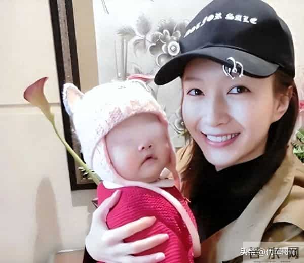 39岁江疏影久违现身！海外产子真相大白，近照曝光反差引发热议