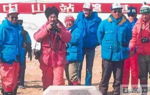 70岁张国立被央媒连刷4次热搜!儿子国外炫富爹爹国内搬砖