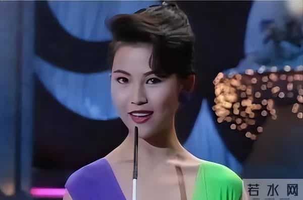 落地凤凰不如鸡！52岁蔡少芬为钱奔波瘦脱相，被王晶嘲讽不上进