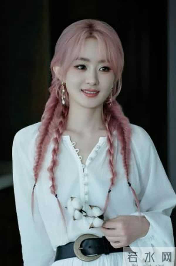 一场生日，戳穿了58岁那英的江湖地位，周深确实一个字都没说错