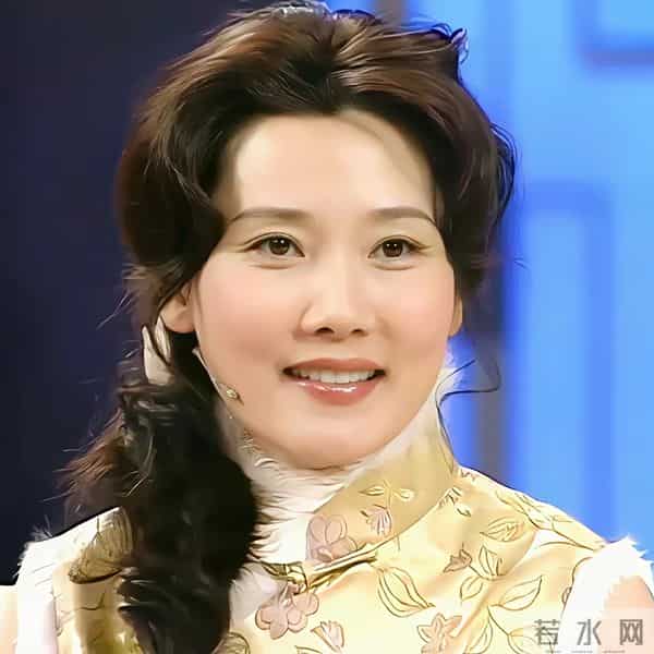 何赛飞这辈子是真值了，爸爸是帅哥，老公是帅哥，儿子也是帅哥