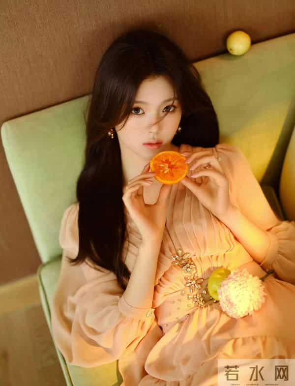 杨超越性感美腿