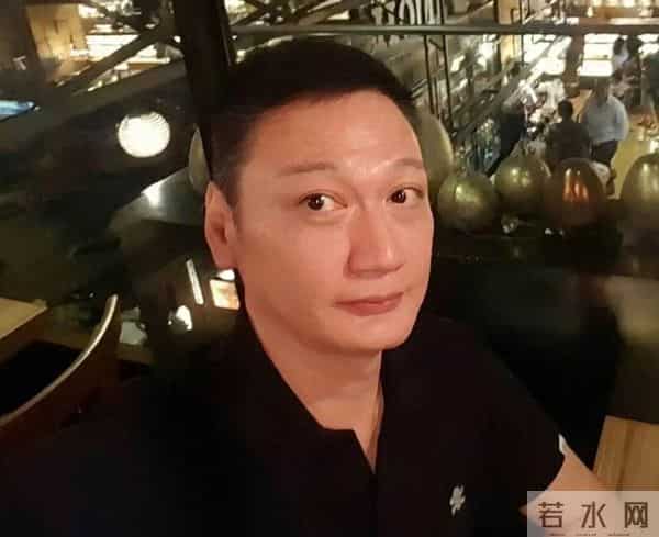 终于等到！61岁香港知名男星宣布再婚，恋爱十年终成正果！