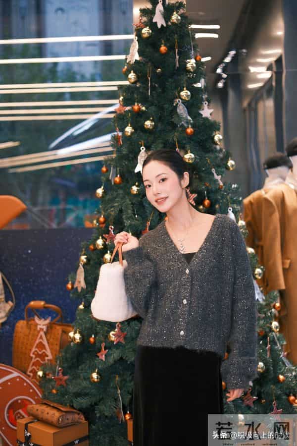 谭卓｜性感透视蕾丝穿搭