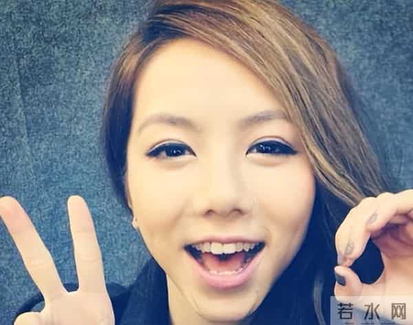 甄子丹夫妇惹众怒！在美网散播谣言，恶意诋毁中国，黑历史被扒光