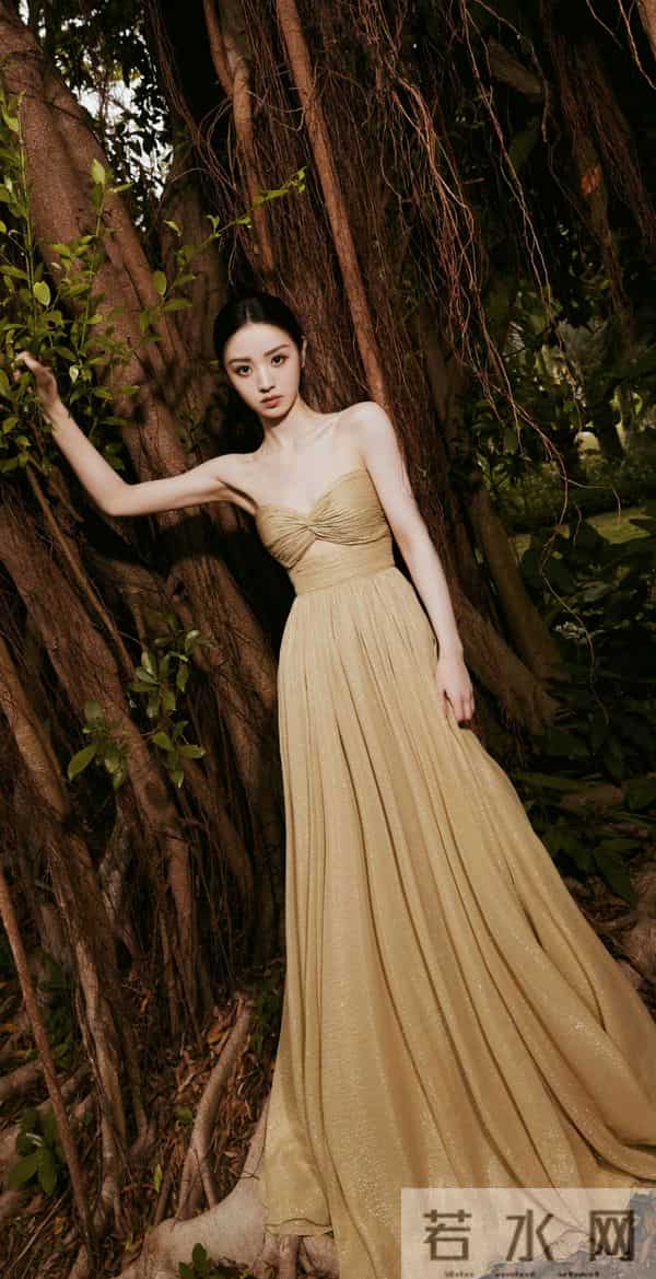 田曦薇金色礼服尽显好身材