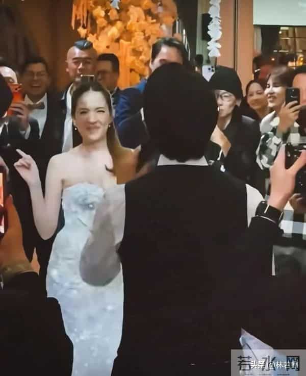 林心如霍建华现身邱泽许玮蜜婚礼，邱泽儿子罕见露脸，长腿抢镜！