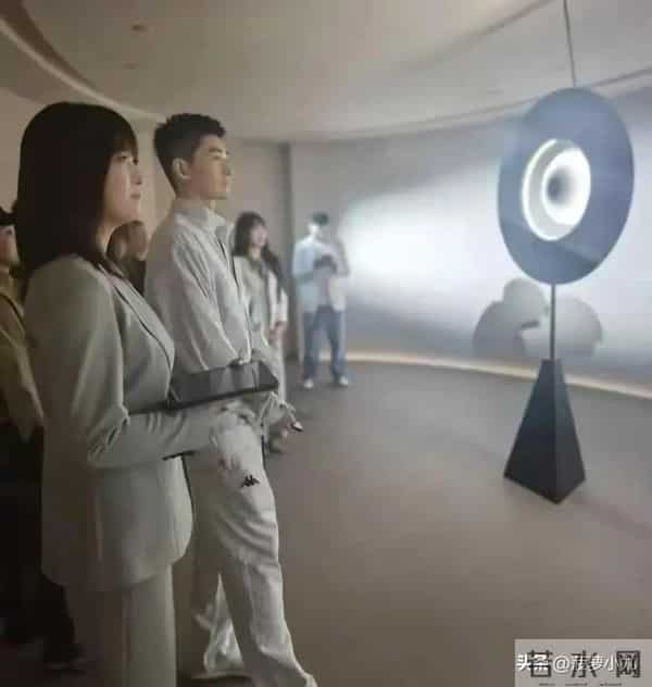 41岁张翰想买7000万豪宅做婚房，在徐汇偶遇，女友颜值不输娜扎