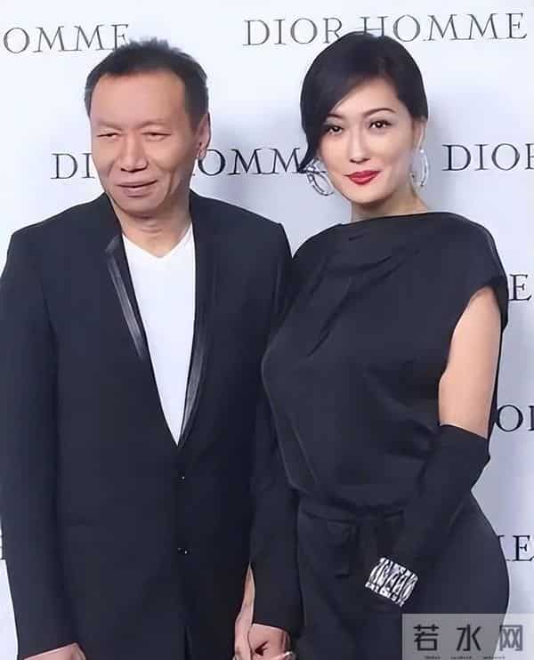 被老外骗财又骗色，反手就嫁北京亿万富豪，如今无儿无女也很受宠