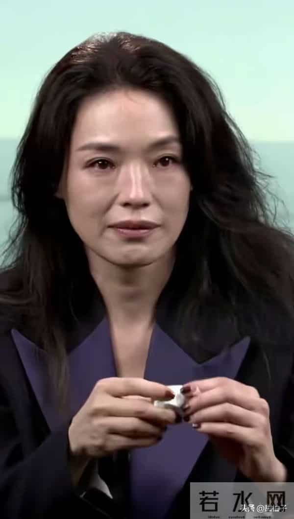49岁舒淇最真实的脸，头发白了依旧优雅，韵味十足！