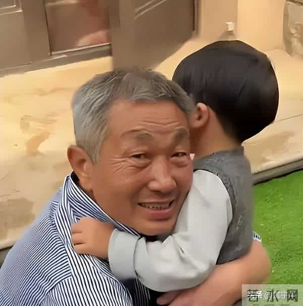 “最干净”的男演员，与妻4岁相识，半世纪相守，女儿成最大骄傲