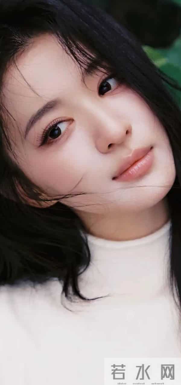 来自“王楚然”的美颜暴击，这颜值真的太绝啦！