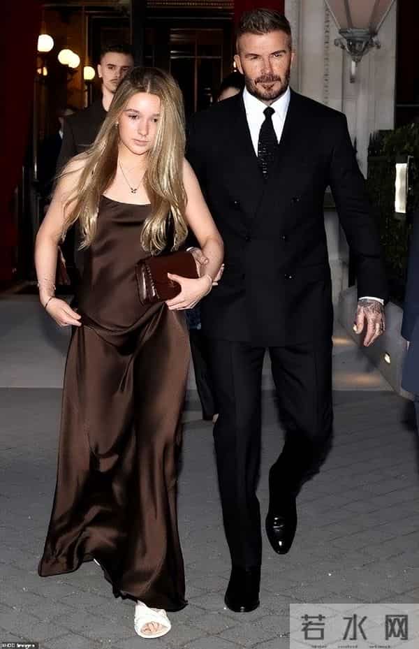 贝克汉姆3个儿子都没遗传高颜值，只有女儿像他，脸蛋漂亮皮肤白