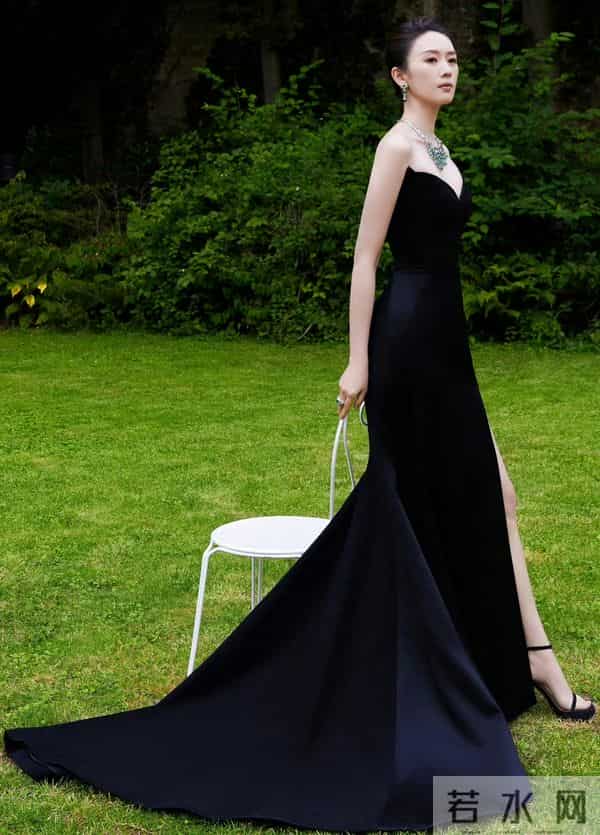 童瑶：黑色开叉长裙，搭配黑色一字带高跟鞋