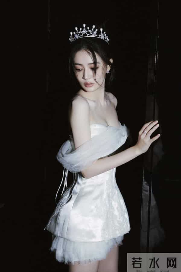 徐璐私服抹胸连衣裙 太美了