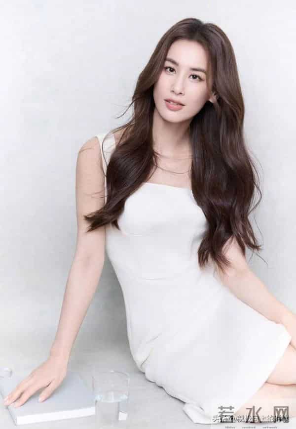 黄圣依｜抹胸高开叉裙子