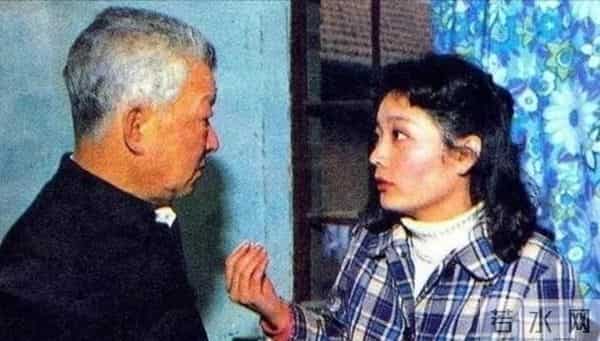 张闽：与前夫分开后，再婚嫁国外丈夫，生活差距大