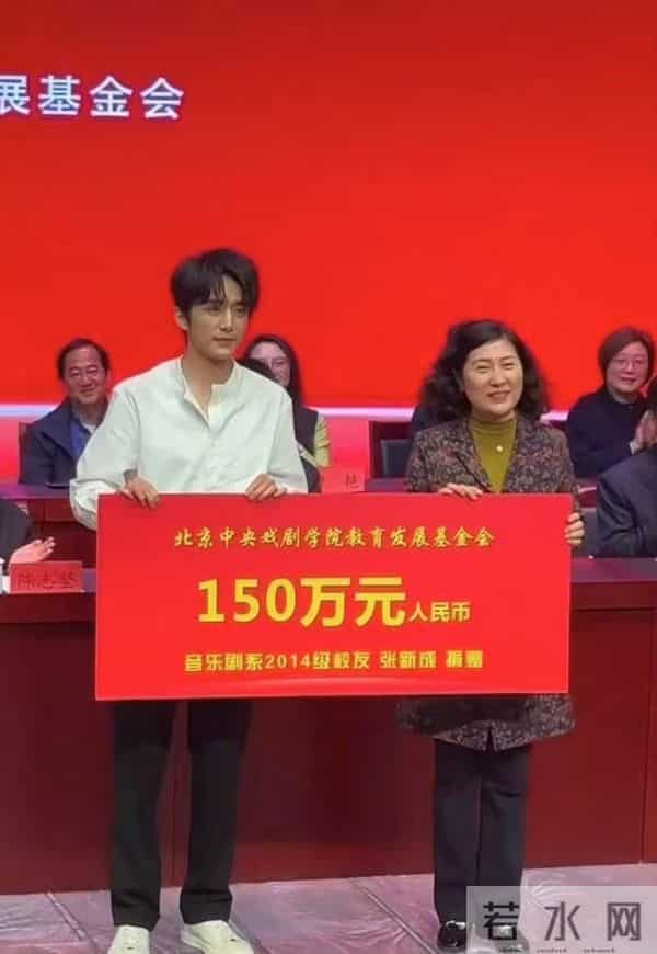 佟丽娅回母校！晒美照庆中戏75周年，依然是校花站C位，靳东也在