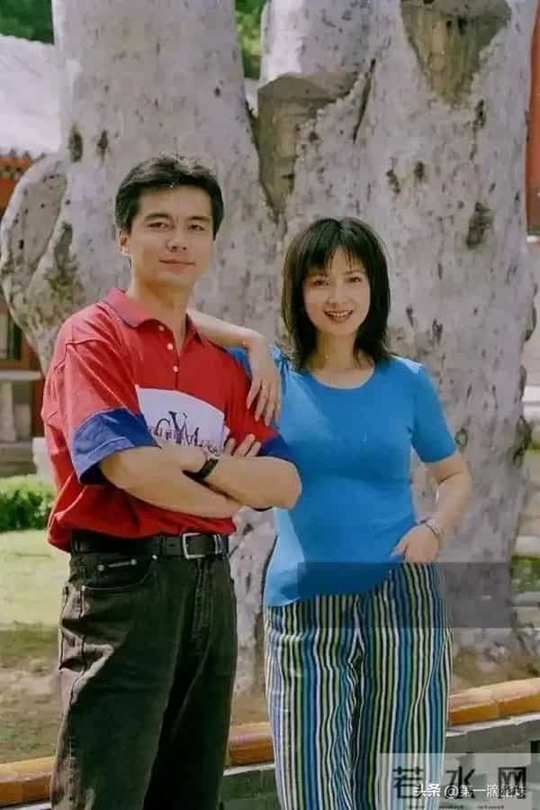 许亚军父子时尚大片，儿子帅气但不及父母！历经4段婚姻终获幸福