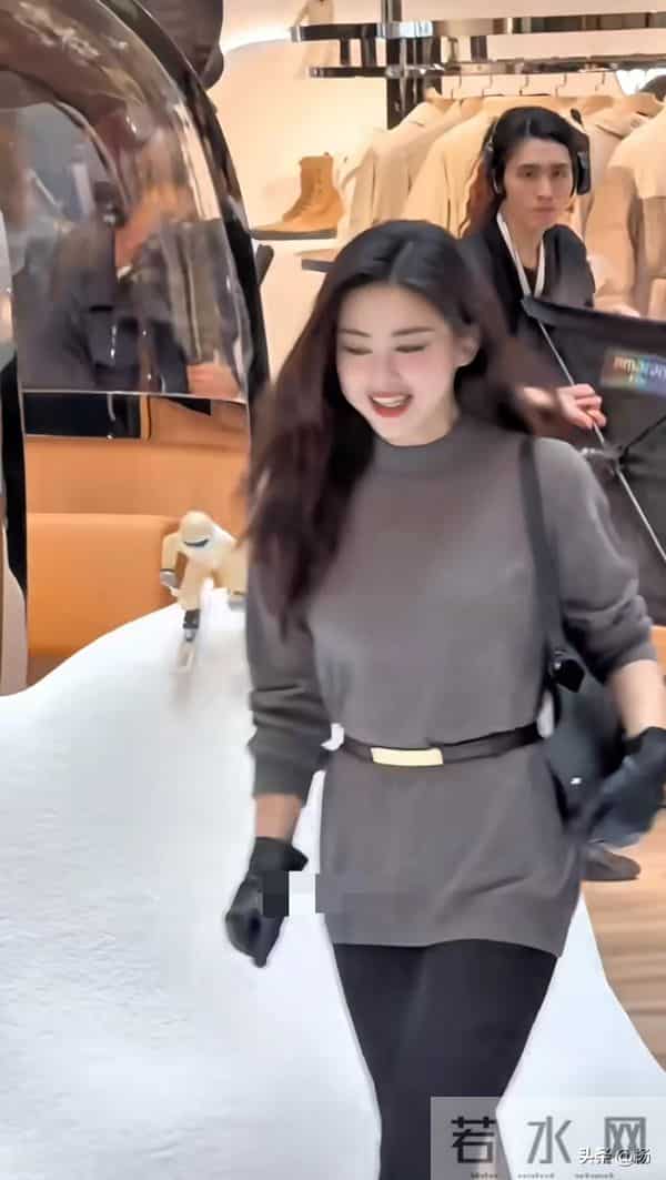 澳门偶遇朱珠，好明艳动人的一张脸！集风情万种，优雅知性于一身