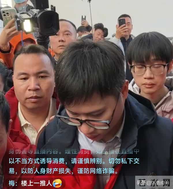 梁志辉认亲全程懵 长相养尊处优 爸妈嚎啕大哭 86岁奶奶准备了大红包