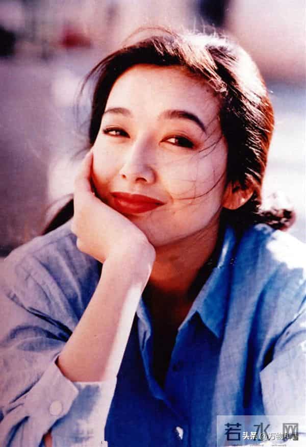 57岁江珊近照曝光，脸垮嘴斜，满头白发，女神成老太，让人太心酸