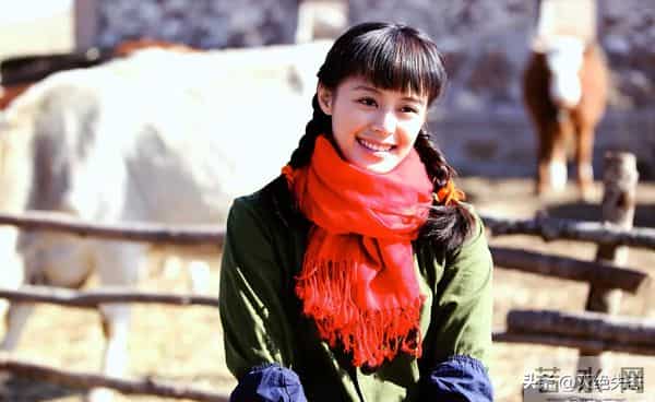 她是胡歌深爱、刘烨难忘的女人，受央视力捧多年，至今没能走红