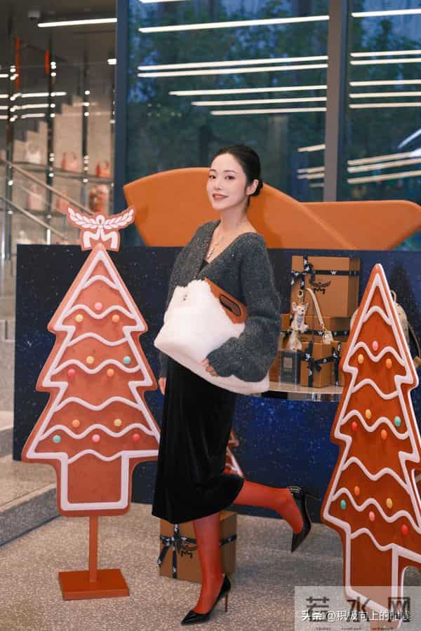 谭卓｜性感透视蕾丝穿搭