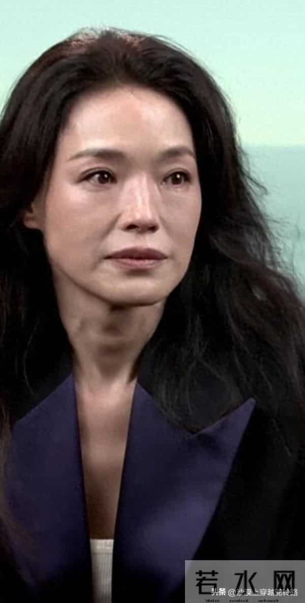 49岁舒淇最真实的脸，没有浓妆艳抹 不搞虚假人设 头发白了依旧优雅