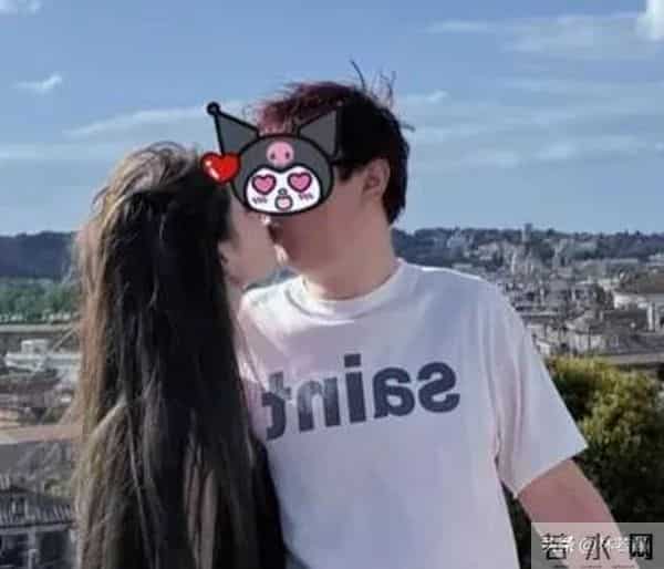 王思聪与网红蓓蓓香港度假被偶遇，开心的像个孩子，“打脸”懒懒