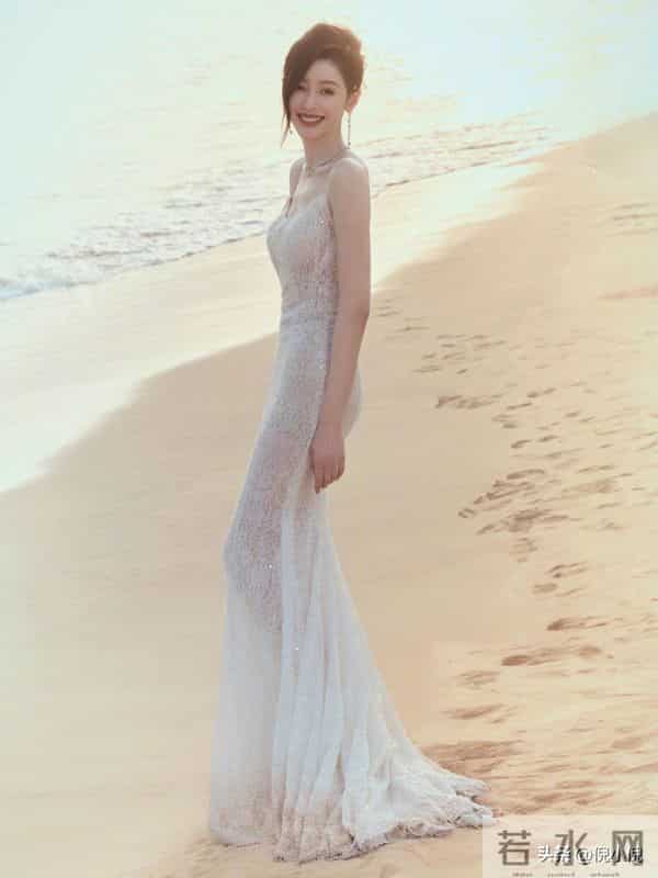 张天爱也太美了！透视吊带裙，身材婀娜多姿