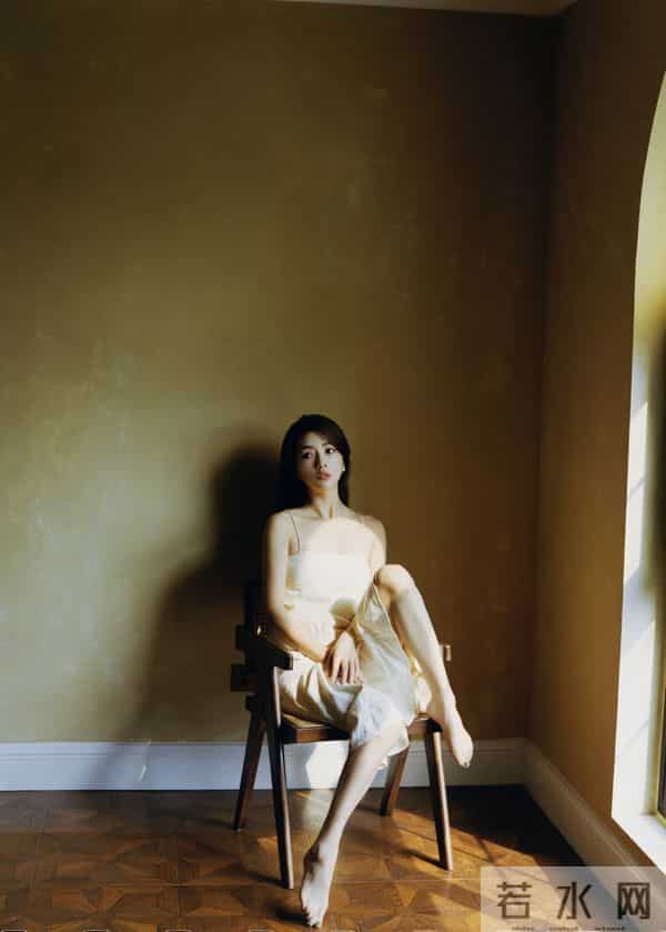 美女演员，刘芮侨的美脚