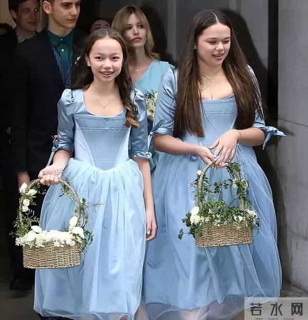 邓文迪大女儿瘦了后更漂亮了，24岁生日蛋糕造型奇特，换了新男友