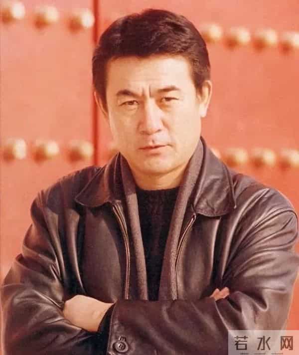 山东演员李洪涛：61岁发福认不出，爱吃甜食，和圈外妻子低调生活